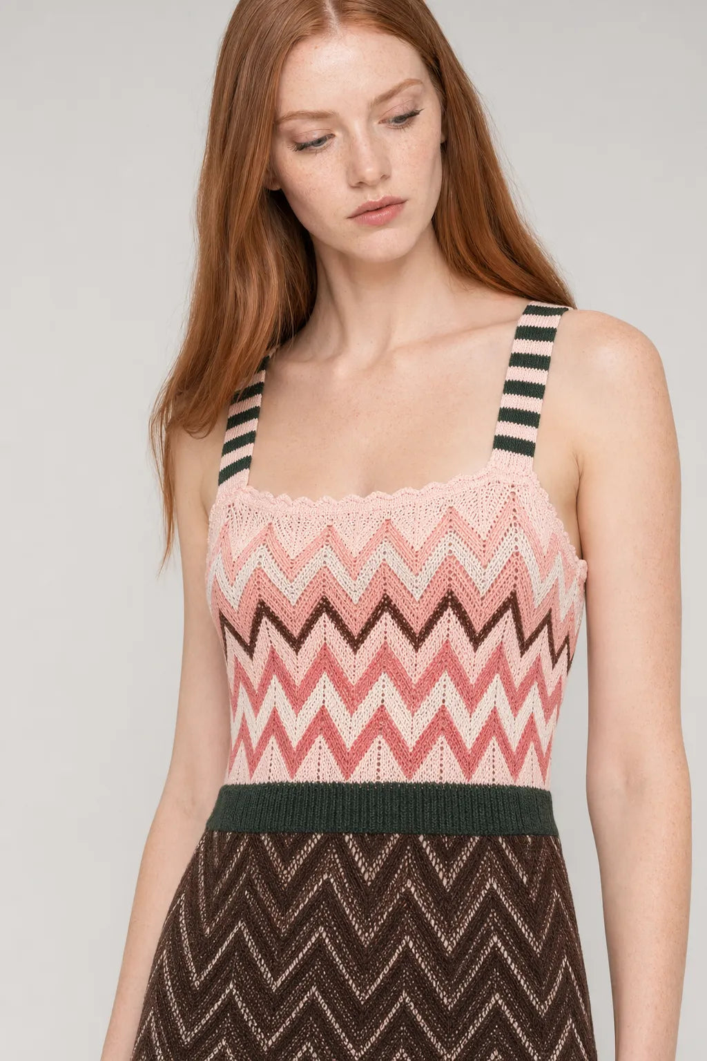 Contrast-Color Knitted Midium Dress